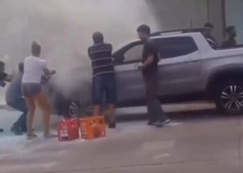 VIDEO. Héroes sin capa: ayudaron a apagar un indendio con sifones