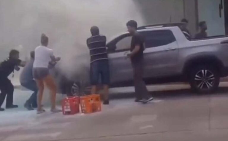 VIDEO. Héroes sin capa: ayudaron a apagar un indendio con sifones