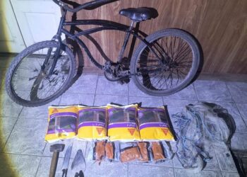 Robaron en una obra en construcción, ¡en bicicleta!