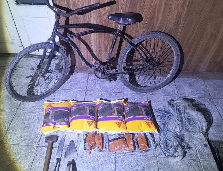 Robaron en una obra en construcción, ¡en bicicleta!