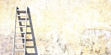 Se subió a trabajar en el techo y le robaron la escalera