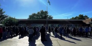 Bouvier encabezó el acto de inicio del ciclo lectivo de nivel secundario