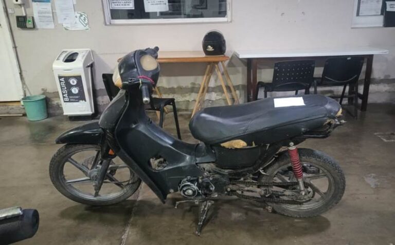 Se negó a que le secuestren la moto y fue aprehendido