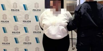 Detuvieron a una mujer alcoholizada por generar disturbios en la calle