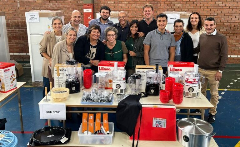 Millonario equipamiento para escuelas y jardines de infantes de Arrecifes