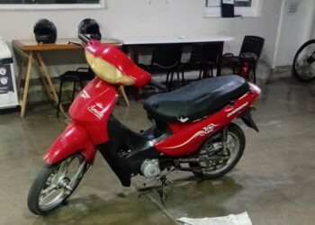 Menor alcoholizada se chocó un auto estacionado y se enojó