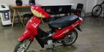 Menor alcoholizada se chocó un auto estacionado y se enojó