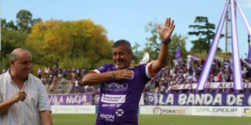 Emotivo homenaje de Villa Dálmine a Palito Galván