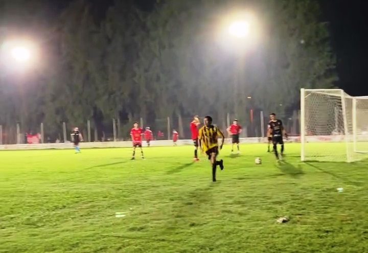 Torneo 6 Ligas: Sportsman goleó a Villa y mantiene la punta