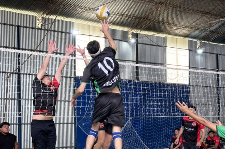 La Escuela Municipal de Vóley Arrecifes ya compite en la Liga Lujanense