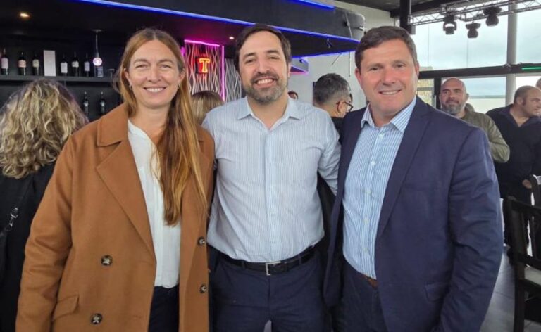 Funcionarios de Arrecifes en el pre Congreso Provincial de Salud