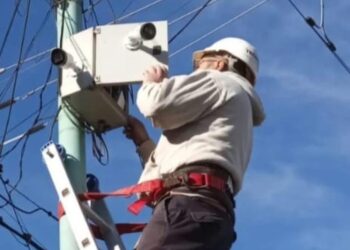 Detienen a un menor por dañar una cámara de seguridad