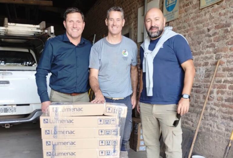 La Municipalidad entregó luces LED a la Cooperativa de Viña