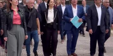 Intendentes opositores marcharon contra el ministro Caputo