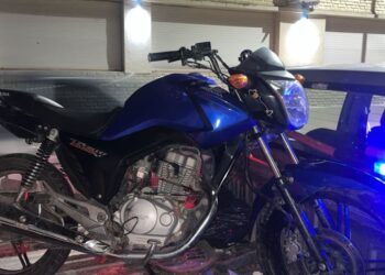 Aprehendieron a dos jóvenes por intentar escapar en moto y llevar marihuana