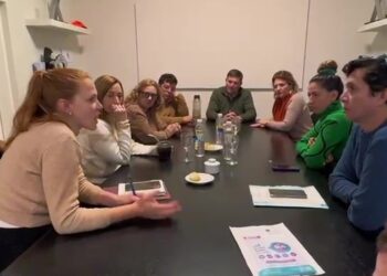 Visita de funcionarios de políticas contra la violencia de género