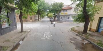 Una mujer y una nena se accidentaron en moto por un cable en la calle
