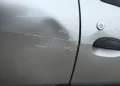 Una mujer denunció que otra le rayó el auto