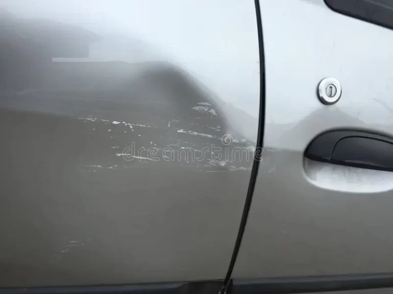 Una mujer denunció que otra le rayó el auto