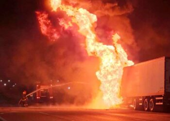 Tragedia en la ruta 8: muere un chofer al incendiarse un camión