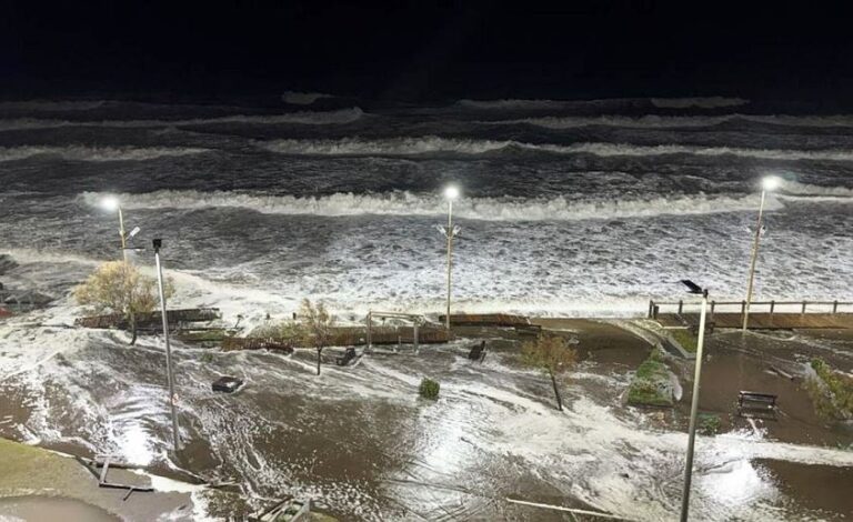 Olas gigantes provocadas por un ciclón invadieron la costa bonaerense