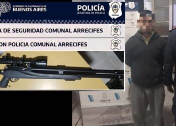 Detienen a un hombre por amenazar a su hermano con un arma