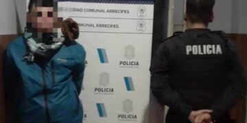 Lo pararon en moto, se escapó y lo agarraron