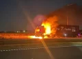 Se incendió un camión en la autopista 8
