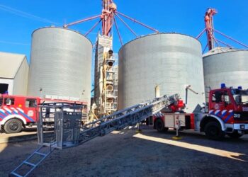 Importante incendio en una secadora de cereal en Salto
