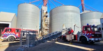 Importante incendio en una secadora de cereal en Salto