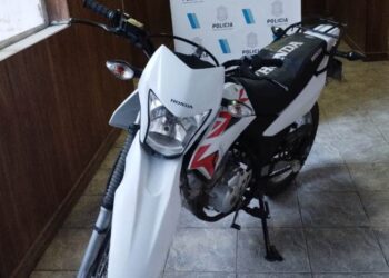 Allanaron la casa de un menor por escaparse de un control de tránsito