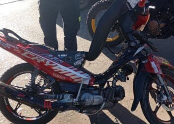 Secuestran moto a joven por infracciones y presunta organización de picadas
