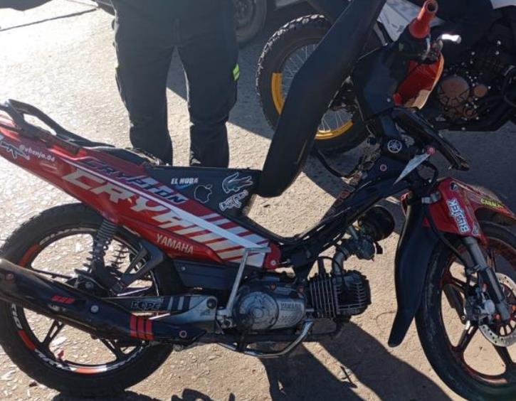 Secuestran moto a joven por infracciones y presunta organización de picadas