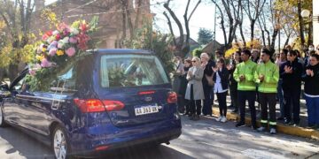 Con respeto y aplausos, despidieron a Oscar Ostoich