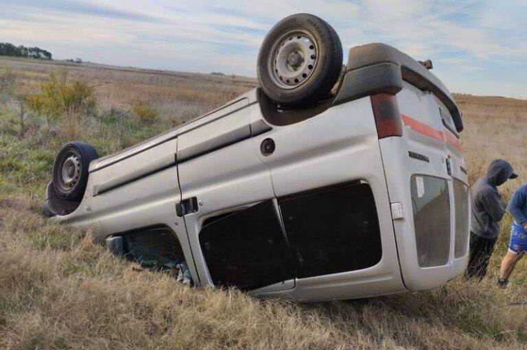 Vuelco en ruta 8 con heridos