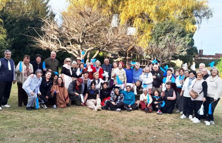 En la Colonia de Invierno de PAMI y la Municipalidad se celebro el 25 de Mayo