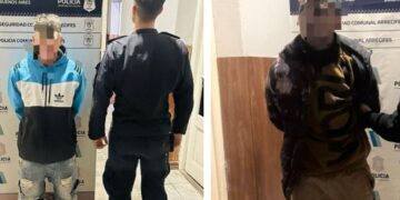 Estaban haciendo quilombo en la calle y los llevaron a la Comisaría