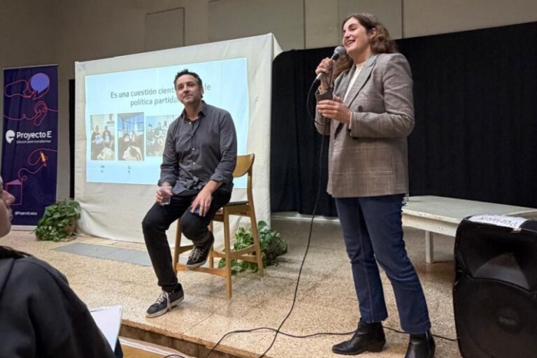 Arrecifes presentó su Programa Municipal de Alfabetización en S. A. de Areco