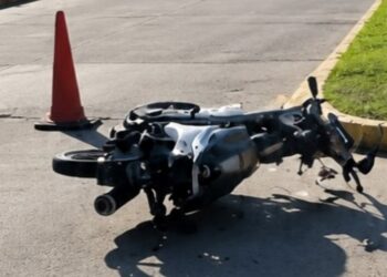 Otro accidente entre auto y moto