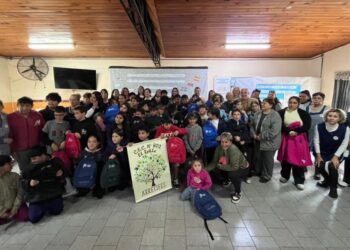 Gabilondo entregó útiles escolares a los alumnos de los CEC de Arrecifes