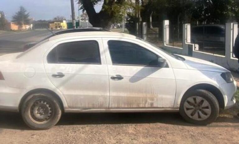 Policía de Arrecifes intercepta un auto robado en Lomas de Zamora