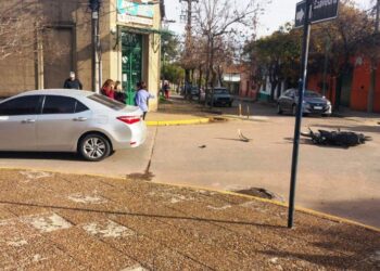 Otro choque entre auto y moto: un herido fue hospitalizado