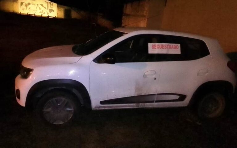 Secuestran un auto y una moto sin papeles