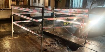Advierten por pavimento hundido en calle Stegmann