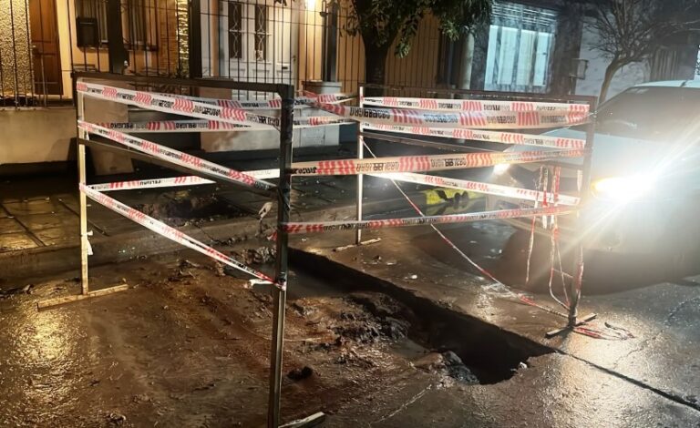 Advierten por pavimento hundido en calle Stegmann