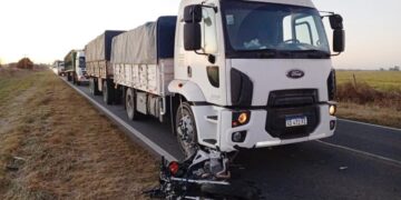 Tres motociclistas heridos en choque en ruta 8