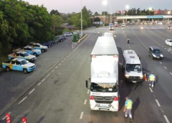 Camiones y micros deberán respetar el carril derecho obligatorio