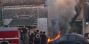 Se incendia un auto en el centro de Arrecifes