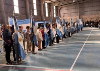 Emotiva promesa de lealtad a la Bandera en Arrecifes