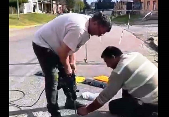 Colocaron un nuevo reductor de velocidad en barrio La Cumbre
